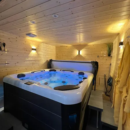 Les De Stanislas Jacuzzi & Apartment