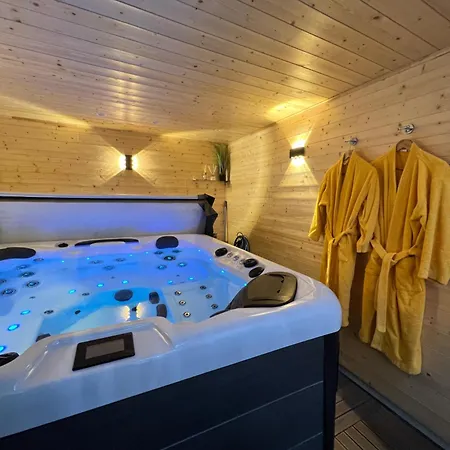 Les De Stanislas Jacuzzi & Apartment